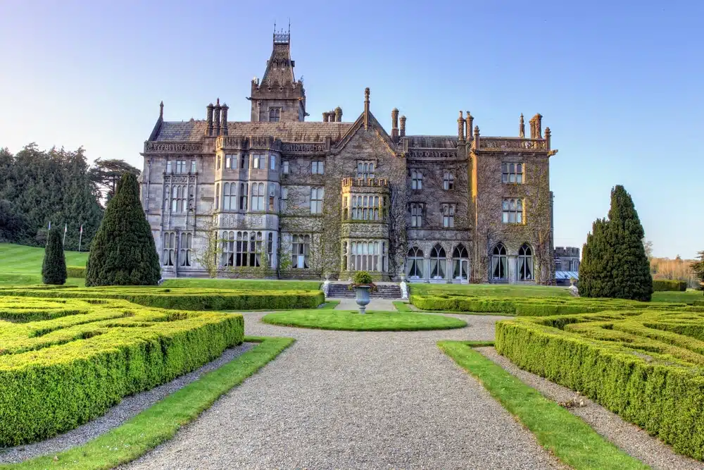 Where to Stay: Luxury Manor and Castle Accommodation as Historical Context