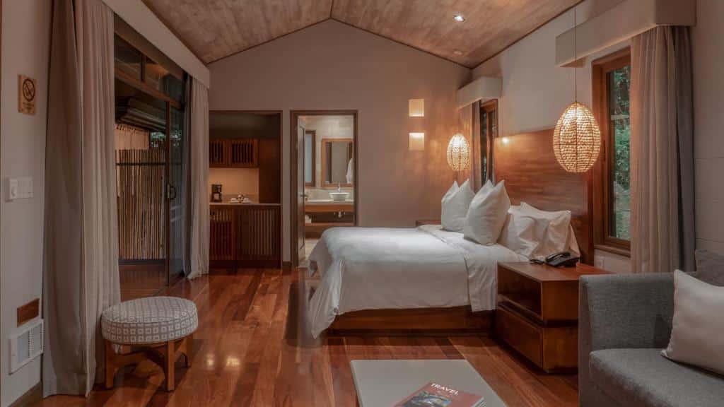 Day 1: Arrival and Cloudforest Romance