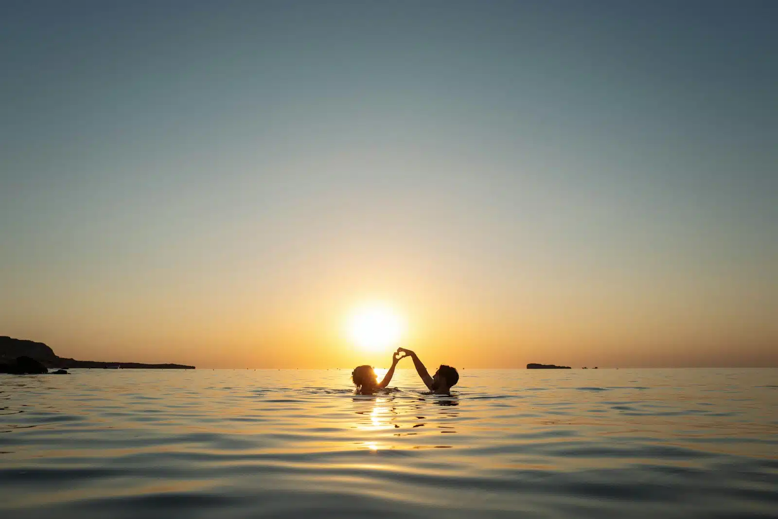 Why Luxury Italy and Greece Honeymoon
