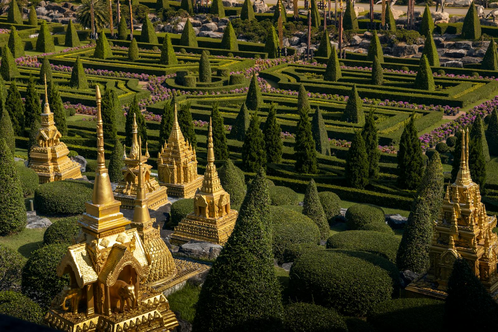 Wat Chedi Luang: Architectural Ambition and Collapse