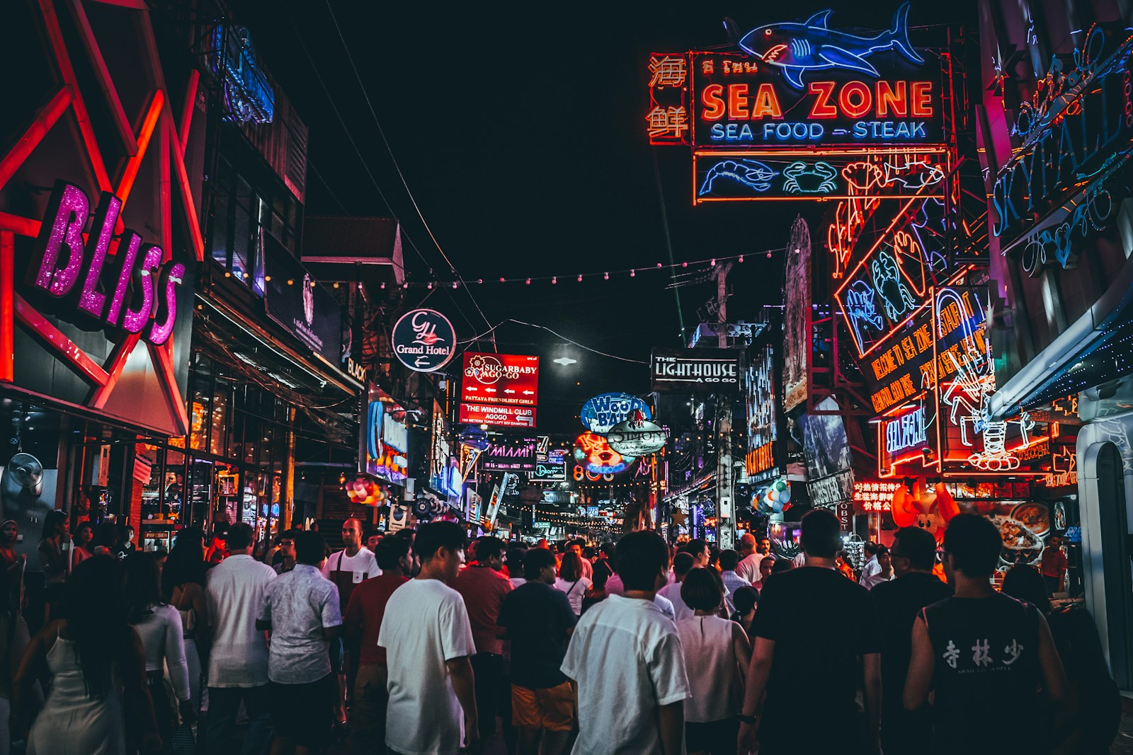 The Contemporary Full Moon Party: What Actually Happens