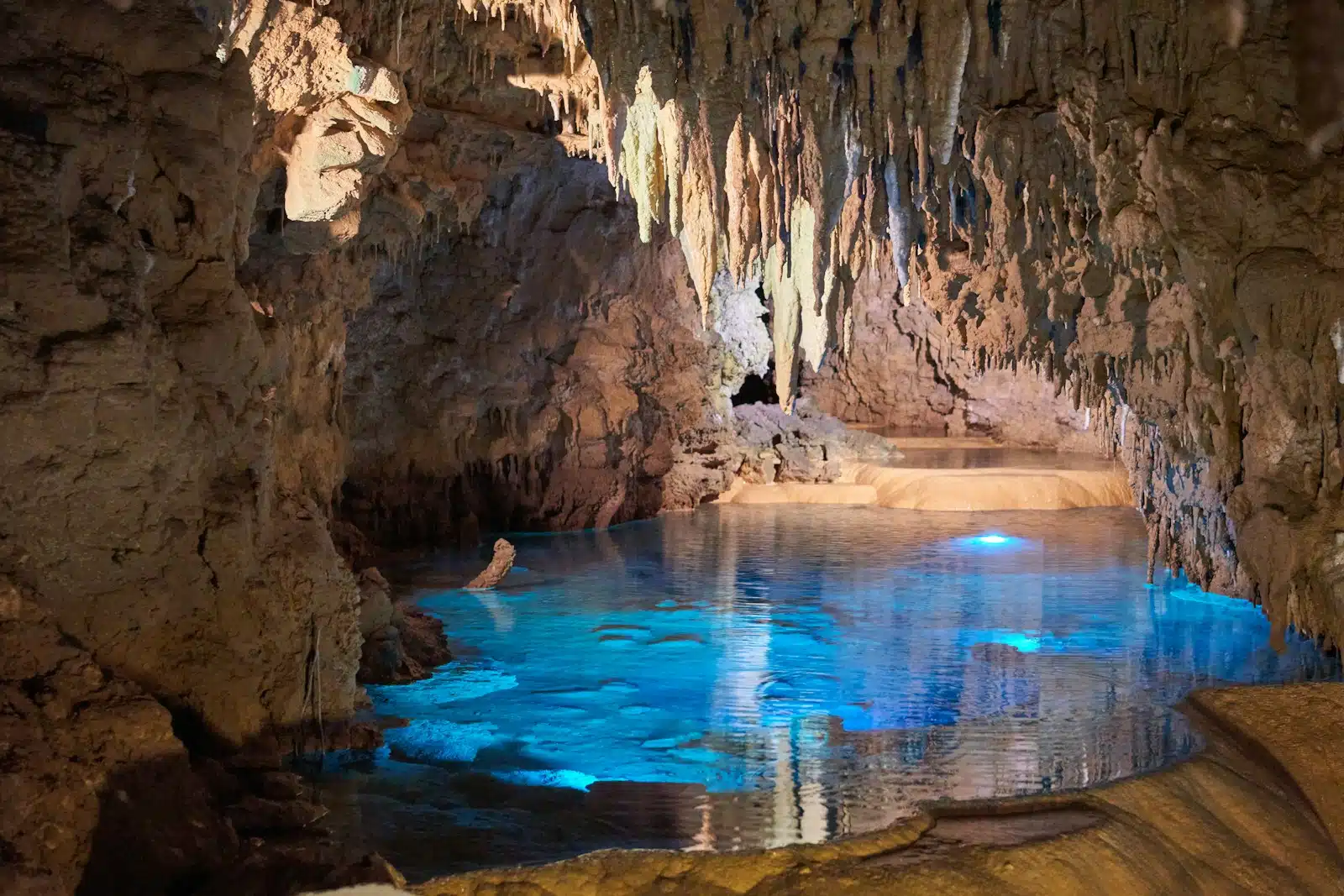 Visit the caves Grutas de Mira de Aire