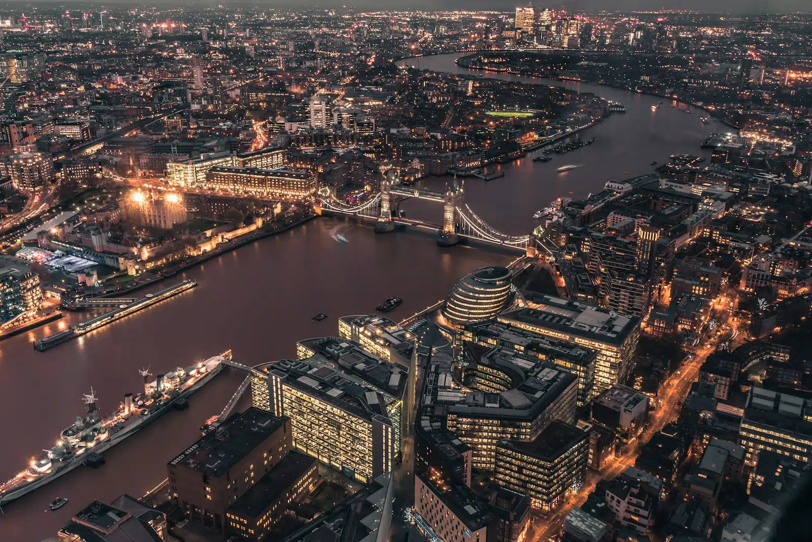 Luxury helicopter sightseeing tour