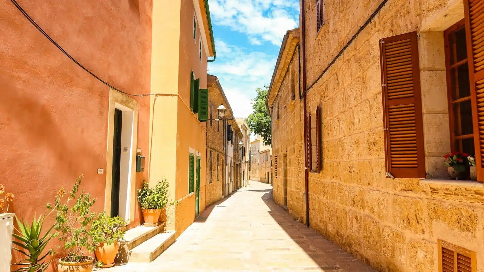a narrow street with a few windows on each side