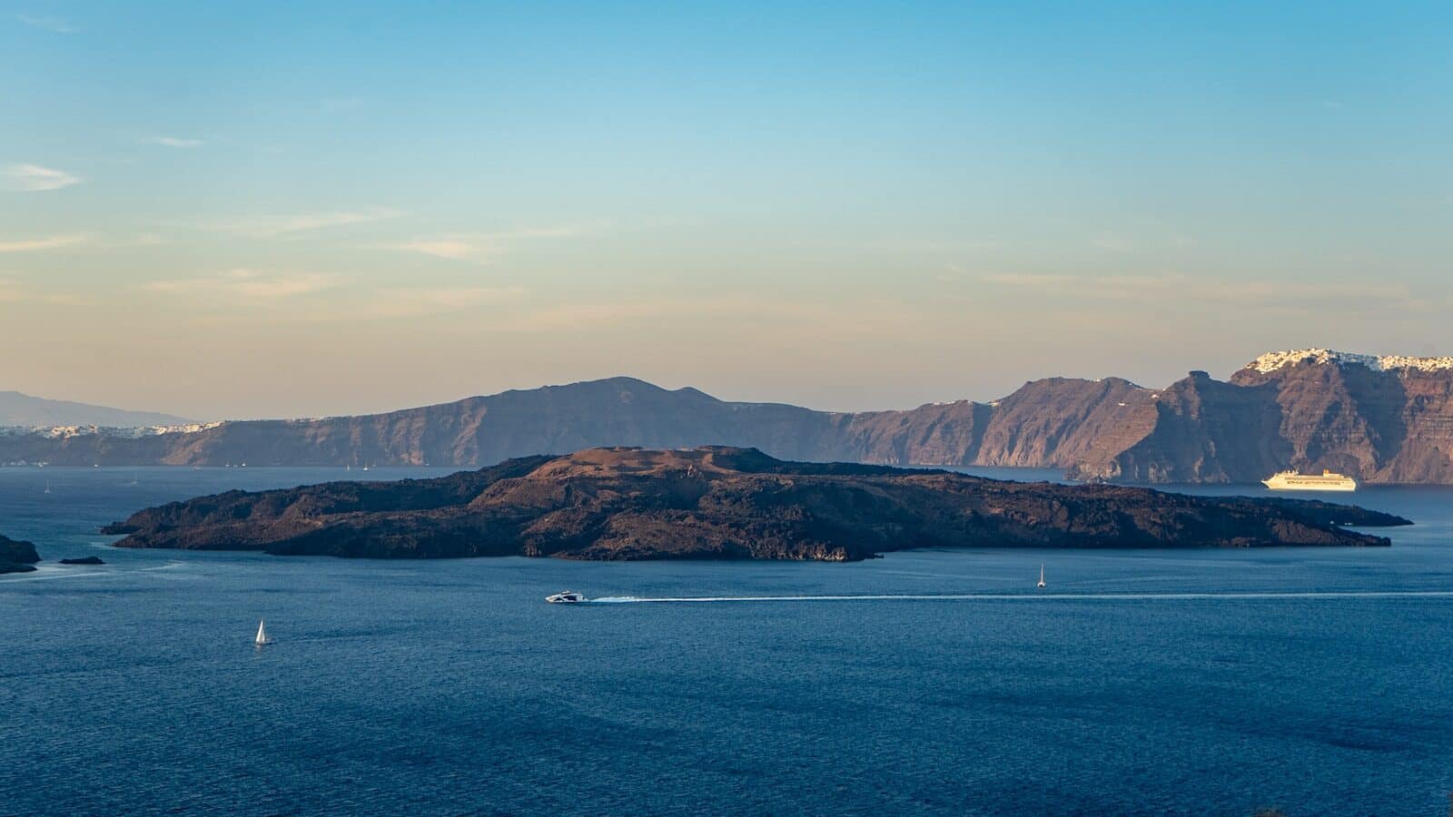 Cliff Walk to Skaros Rock