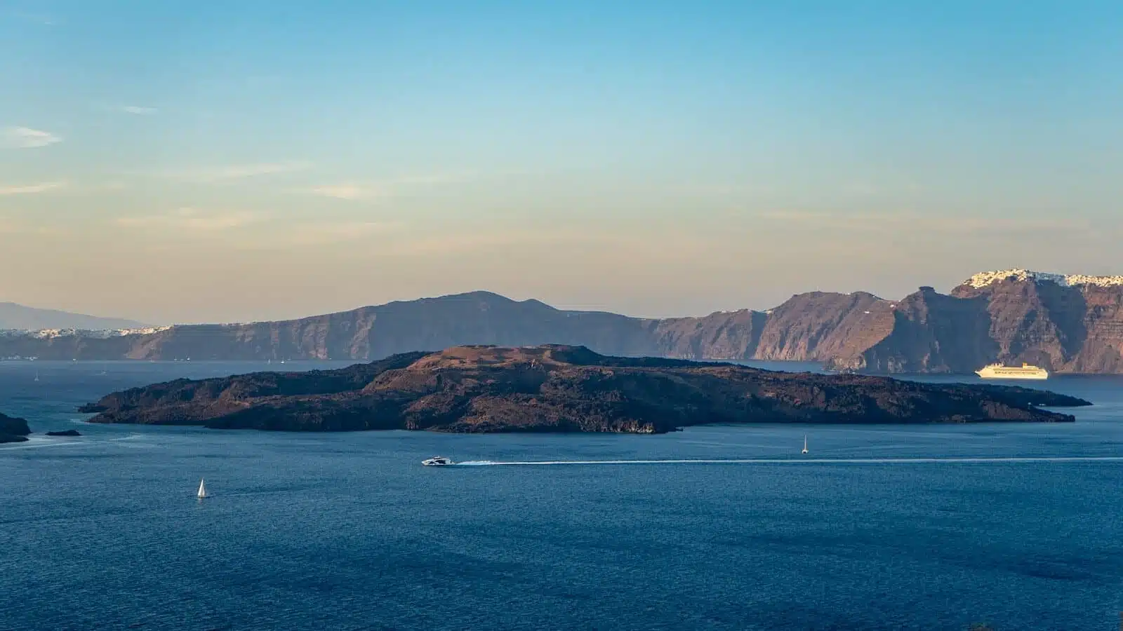 Cliff Walk to Skaros Rock