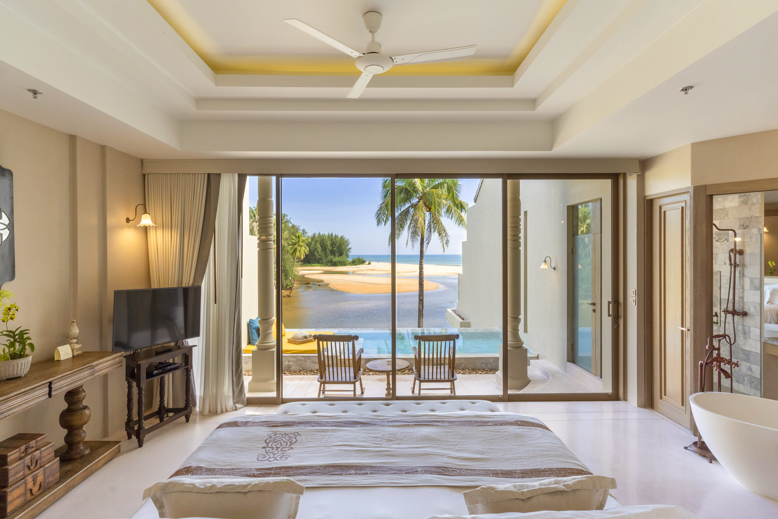 Seaside Pool Paradise Suite