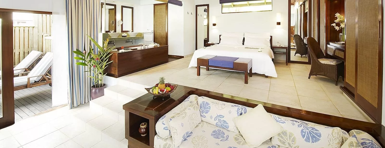 Executive Ocean View Hilltop Suite
