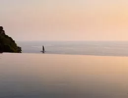 Cliff Pool Suite