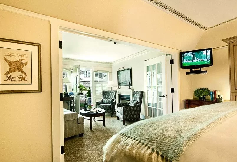 Hotel Rooms and Suites
