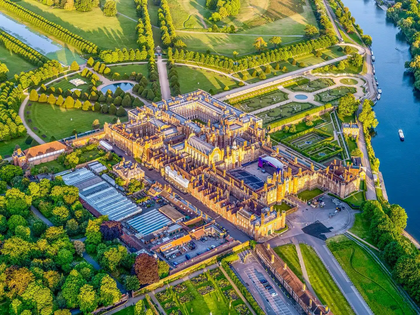 Hampton Court Palace, Before the Gardens Open