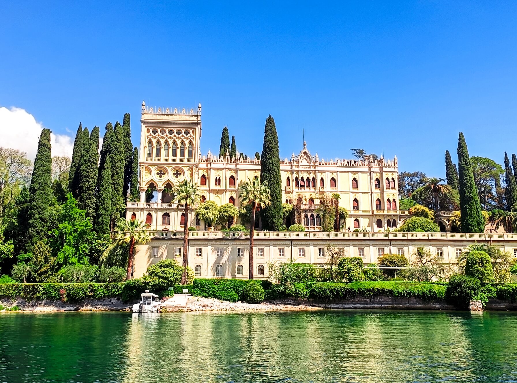 Isola del Garda by Private Boat