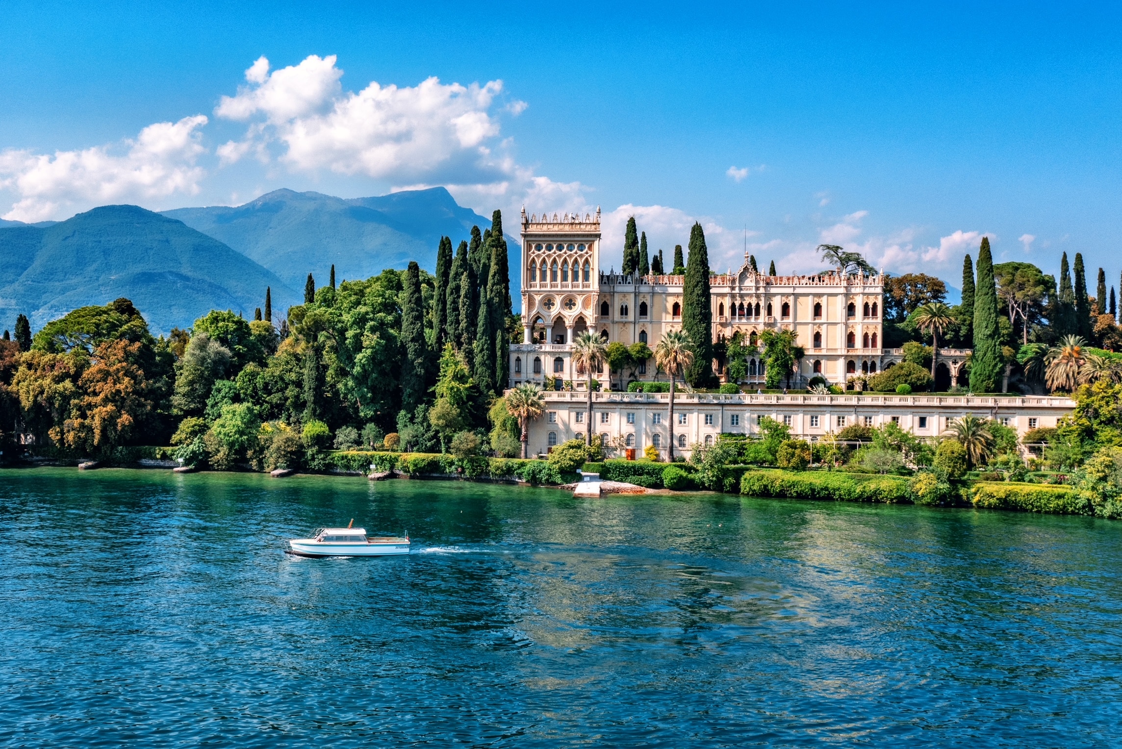 Isola del Garda by Private Boat