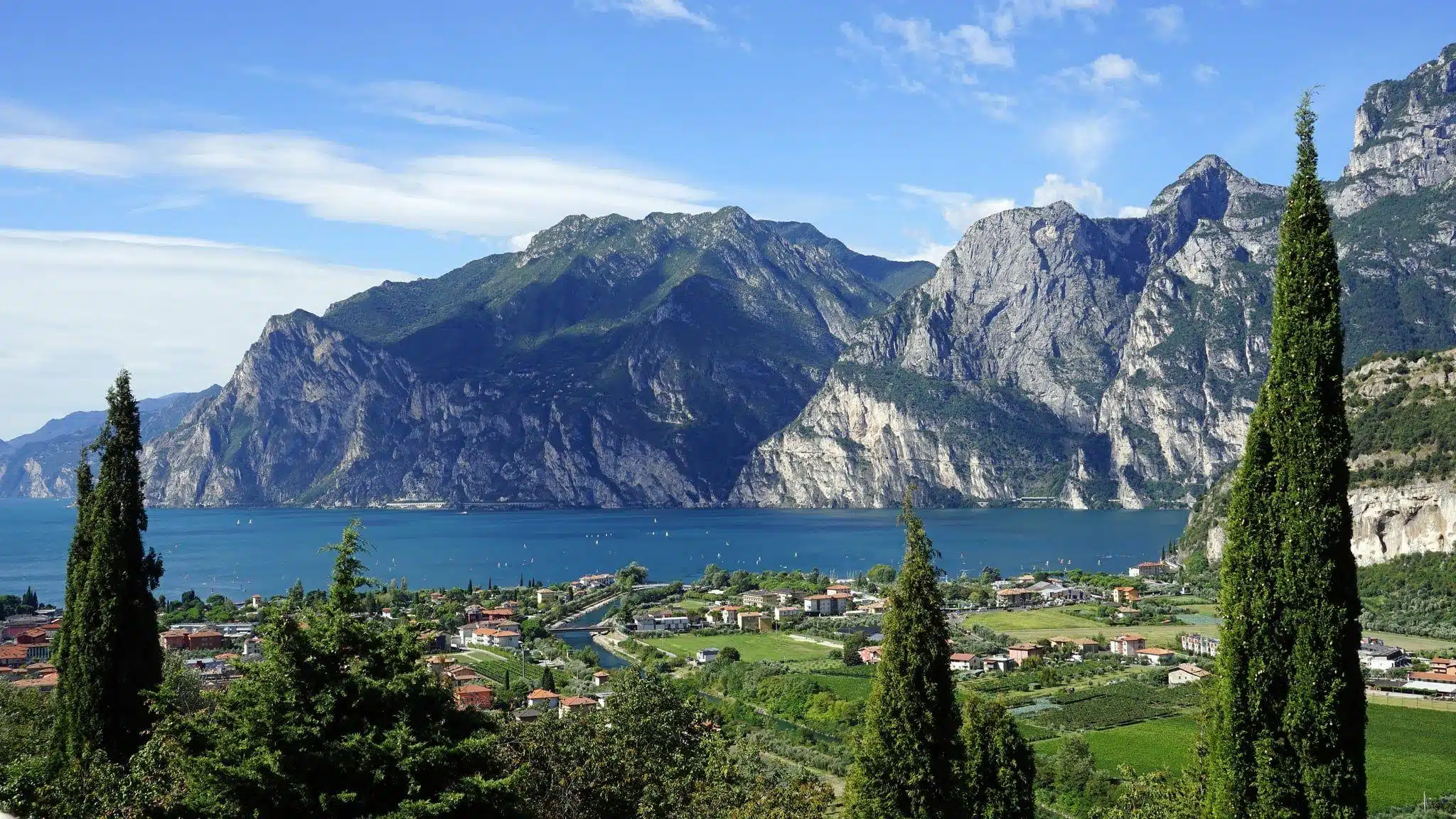 Florence to Lake Garda: Renaissance Cities and Lakeside Luxury