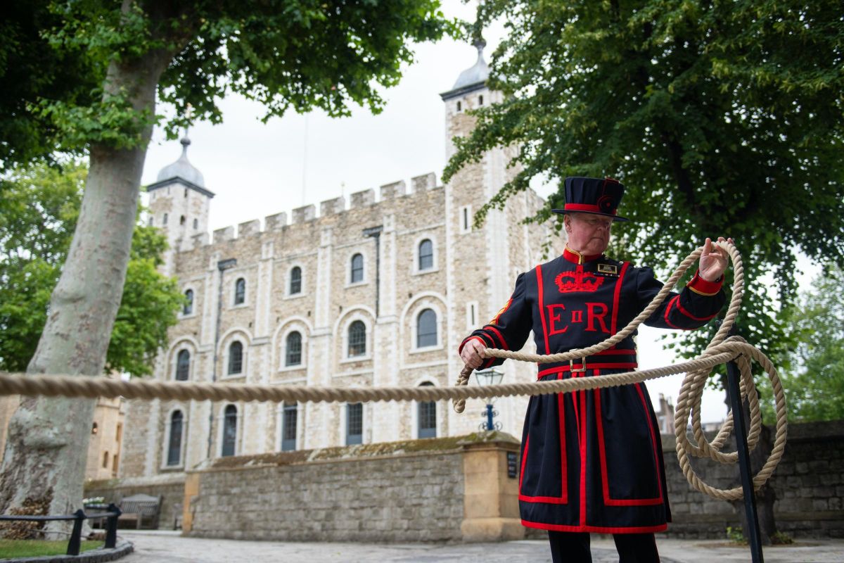 Tower of London: See the Crown Jewels After Dark