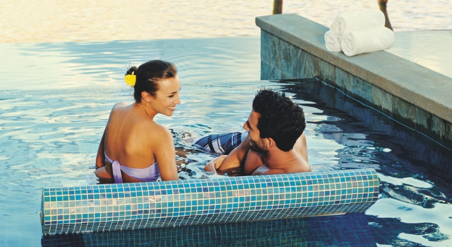 Deluxe Pool Suite