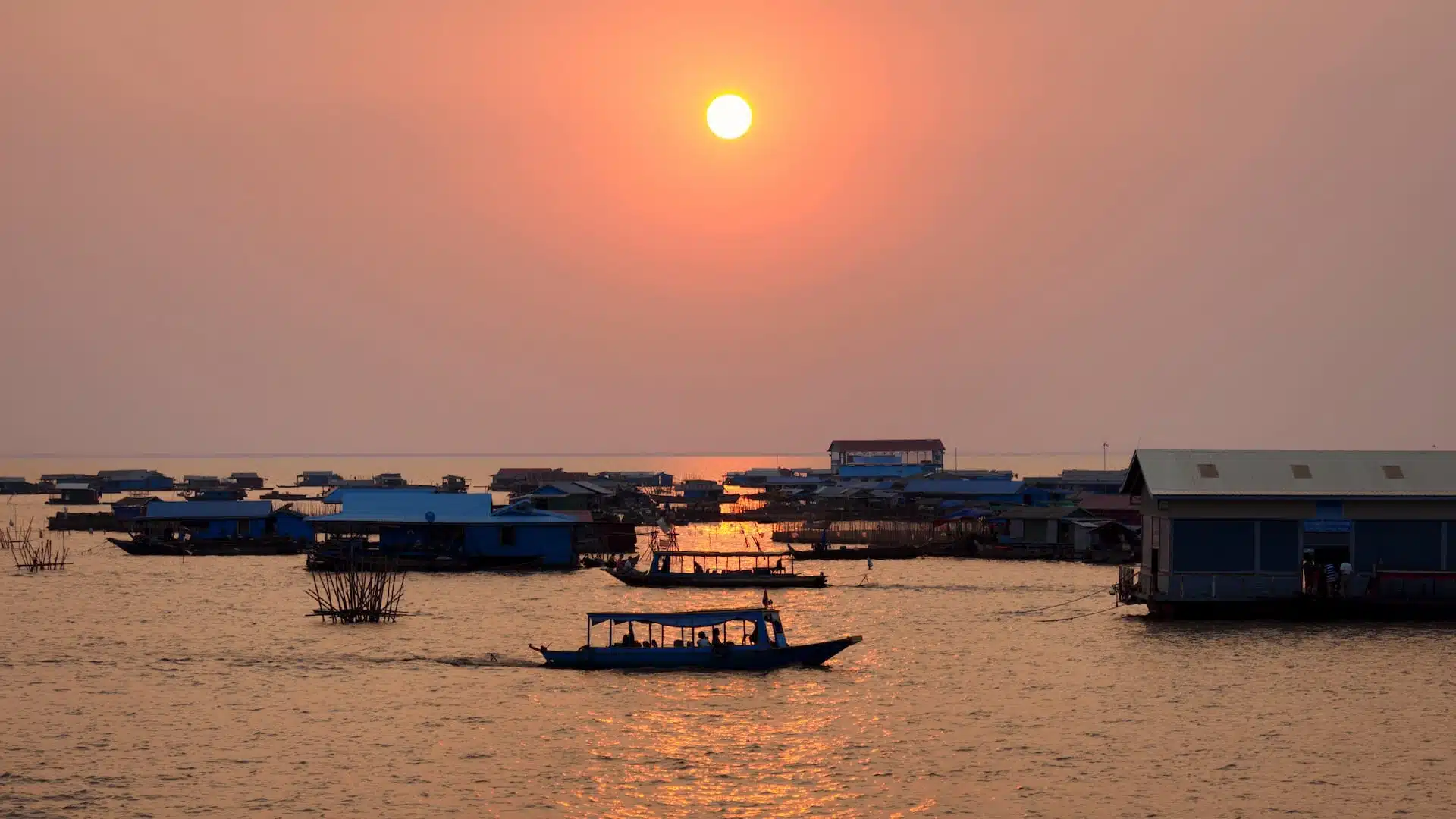 Cruise Tonlé Sap at Sunset